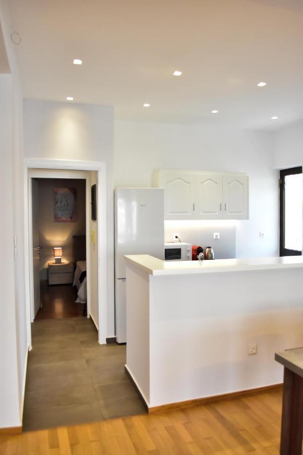 Βright Walled Designed Apt In Glyfada Center Athens Exterior photo