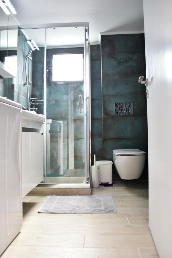 Βright Walled Designed Apt In Glyfada Center Athens Exterior photo